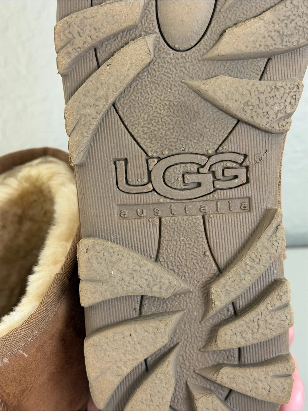 UGG Classic Shearling-Lined Suede Boots - Chestnut Brown Womens sz 9